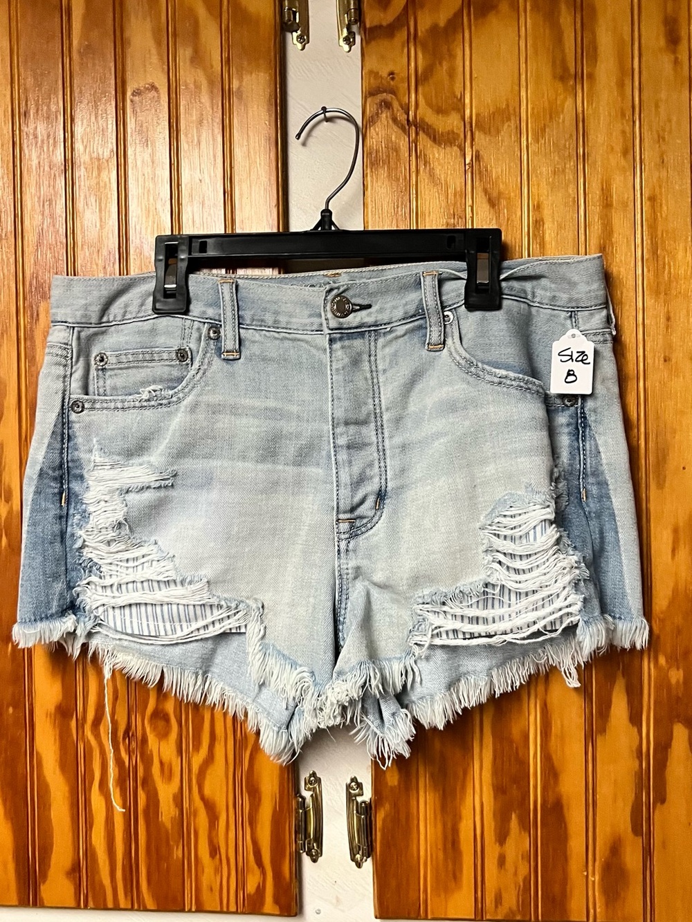 American Eagle Outfitters Light Blue Distressed Cutoff Jean Shorts size 8